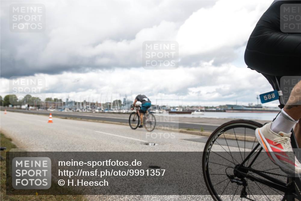 16.08.2026 - KN Förde Triathlon 2026 H.Heesch http://msf.ph/oto/9991357 16.08.2026 13:13:04 Radfahren 556, 588, 734 meine-sportfotos.de