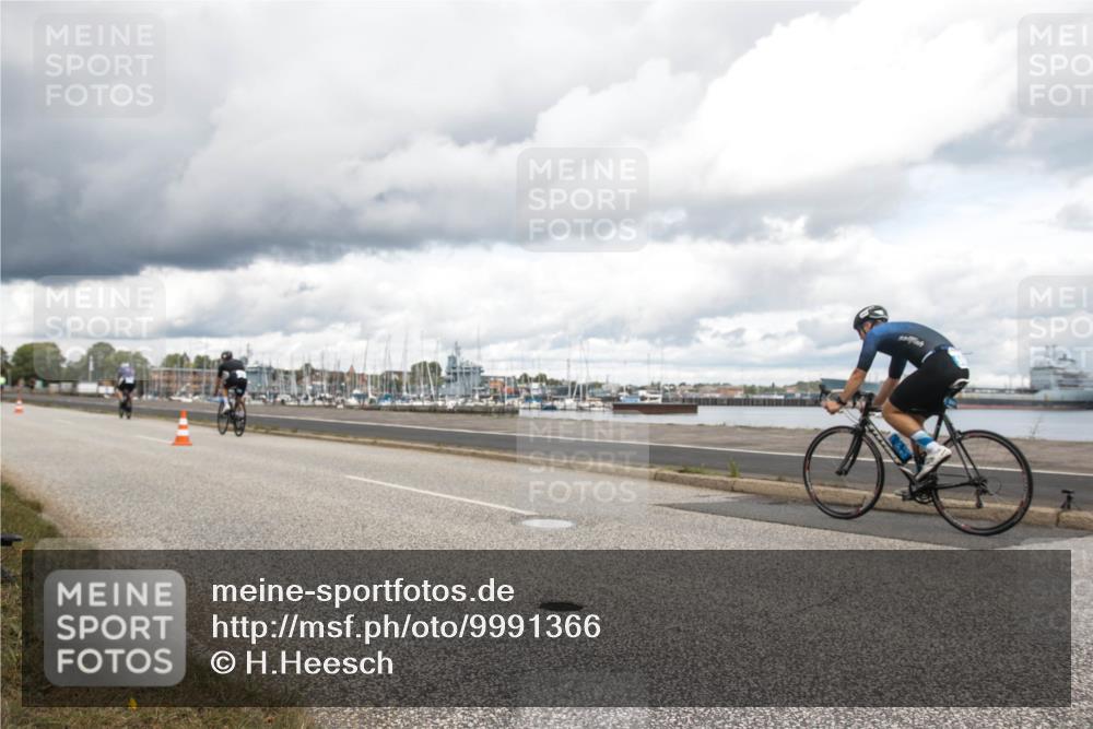 16.08.2026 - KN Förde Triathlon 2026 H.Heesch http://msf.ph/oto/9991366 16.08.2026 13:13:27 Radfahren 515, 569, 717, 736 meine-sportfotos.de