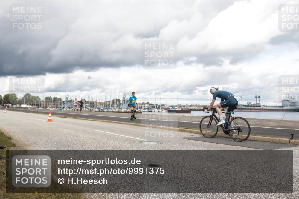 16.08.2026 - KN Förde Triathlon 2026 H.Heesch http://msf.ph/oto/9991375 16.08.2026 13:13:51 Radfahren 535, 567, 585, 599, 608, 703, 731 meine-sportfotos.de
