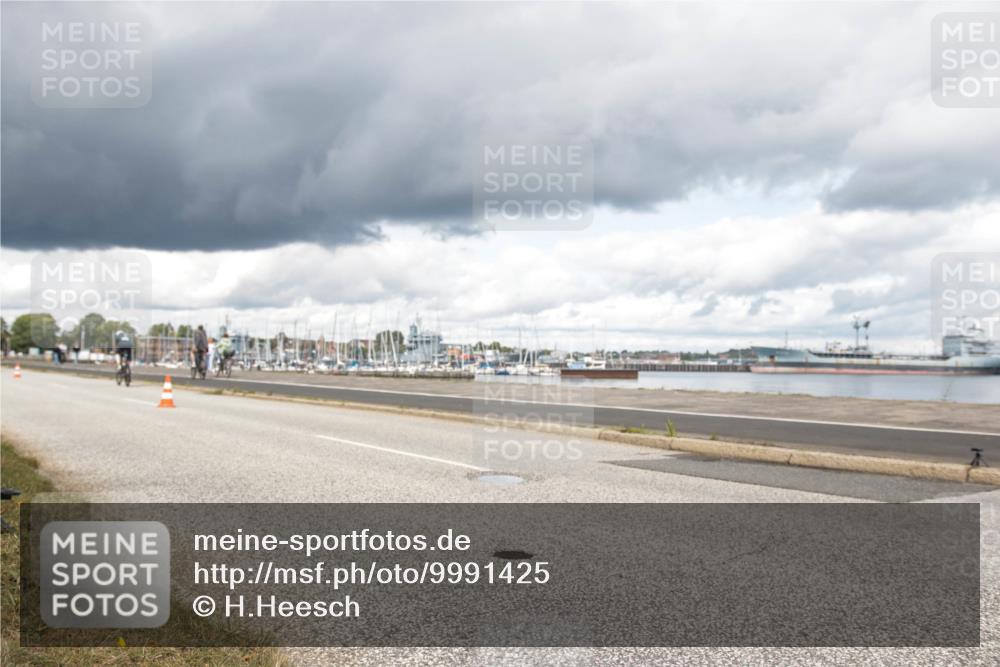 16.08.2026 - KN Förde Triathlon 2026 H.Heesch http://msf.ph/oto/9991425 16.08.2026 13:16:13 Radfahren 566, 567, 585, 727, 732, 738 meine-sportfotos.de