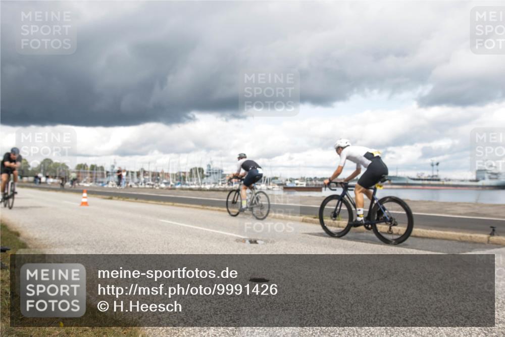 16.08.2026 - KN Förde Triathlon 2026 H.Heesch http://msf.ph/oto/9991426 16.08.2026 13:16:17 Radfahren 519, 535, 552, 567, 585, 727, 732 meine-sportfotos.de