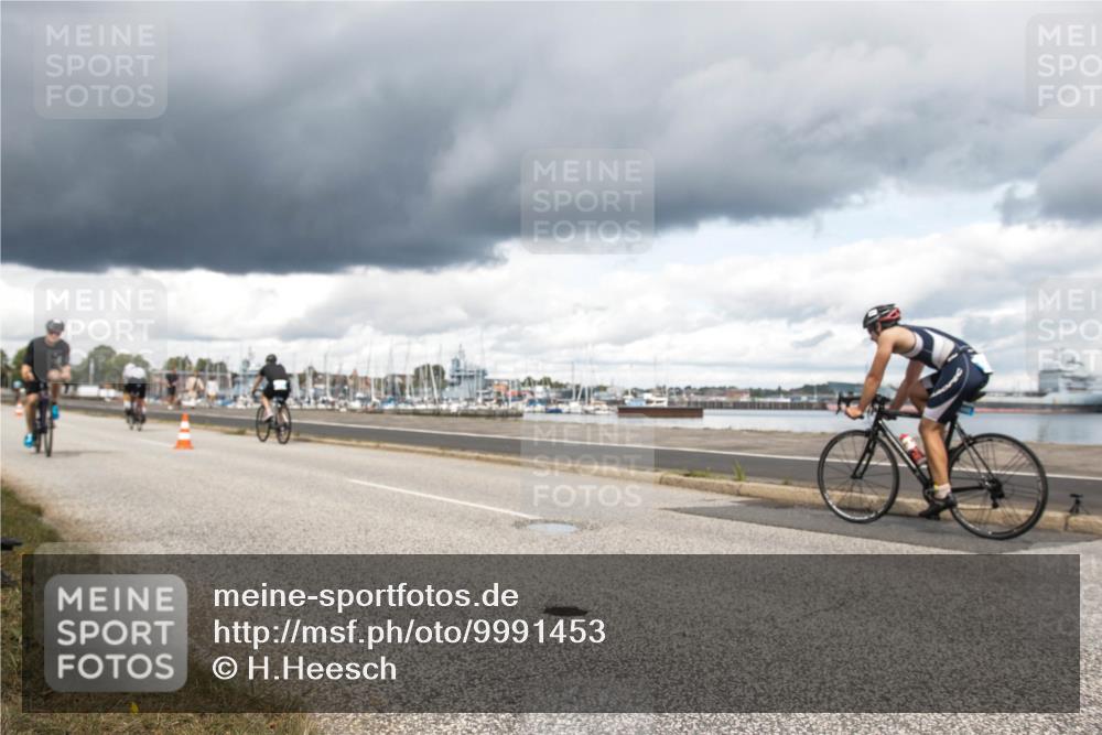 16.08.2026 - KN Förde Triathlon 2026 H.Heesch http://msf.ph/oto/9991453 16.08.2026 13:17:15 Radfahren 707, 743 meine-sportfotos.de