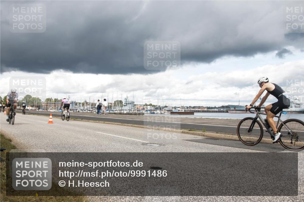 16.08.2026 - KN Förde Triathlon 2026 H.Heesch http://msf.ph/oto/9991486 16.08.2026 13:18:51 Radfahren 565, 609, 704 meine-sportfotos.de