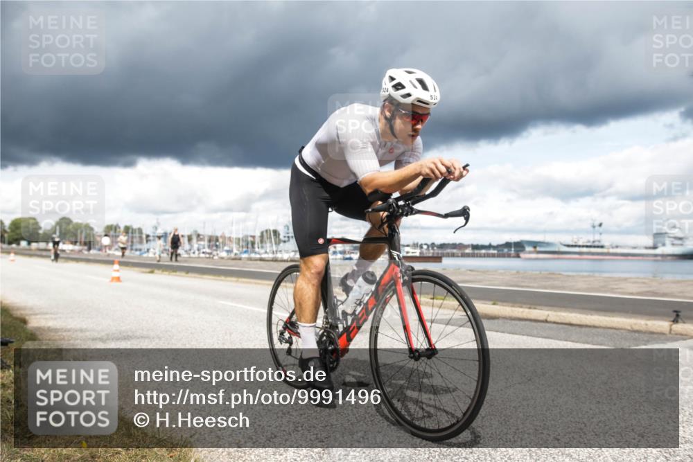 16.08.2026 - KN Förde Triathlon 2026 H.Heesch http://msf.ph/oto/9991496 16.08.2026 13:19:26 Radfahren 713, 735 meine-sportfotos.de