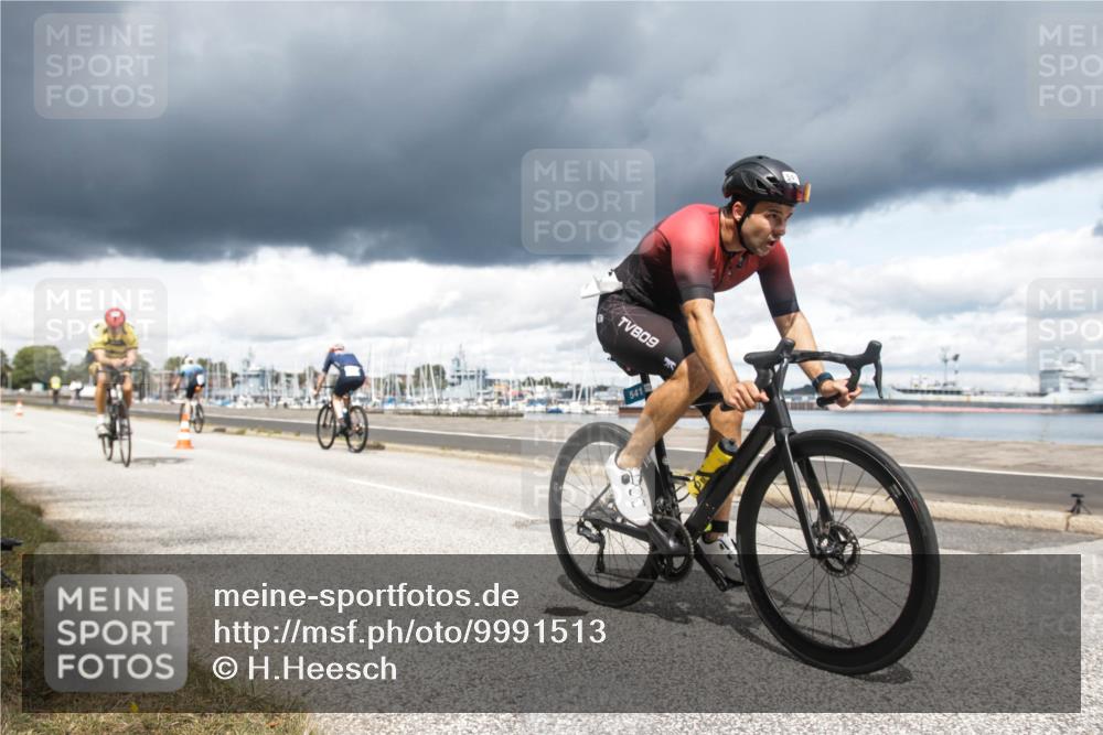 16.08.2026 - KN Förde Triathlon 2026 H.Heesch http://msf.ph/oto/9991513 16.08.2026 13:20:02 Radfahren 562, 591, 709, 723, 733, 737 meine-sportfotos.de