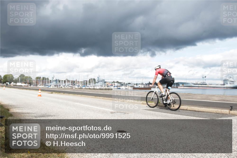 16.08.2026 - KN Förde Triathlon 2026 H.Heesch http://msf.ph/oto/9991525 16.08.2026 13:20:33 Radfahren 556, 588 meine-sportfotos.de