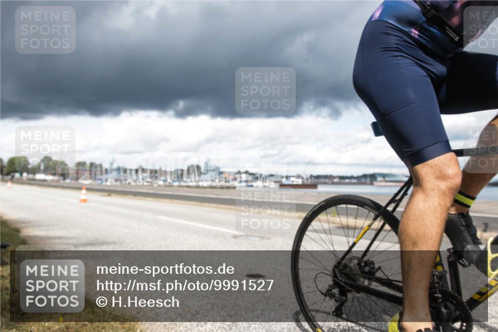 16.08.2026 - KN Förde Triathlon 2026 H.Heesch http://msf.ph/oto/9991527 16.08.2026 13:20:50 Radfahren 581, 589 meine-sportfotos.de