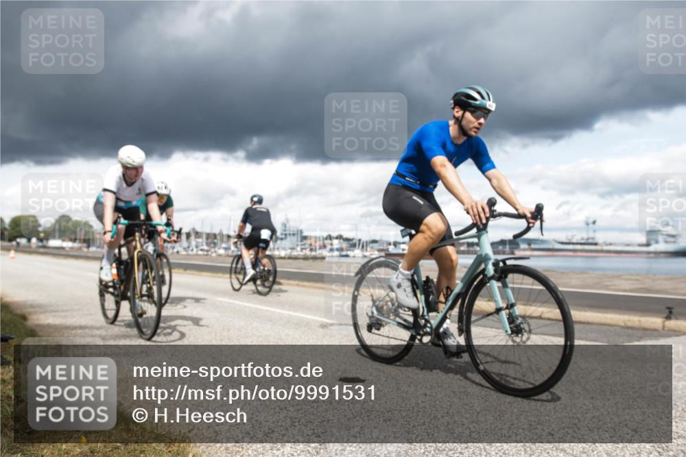 16.08.2026 - KN Förde Triathlon 2026 H.Heesch http://msf.ph/oto/9991531 16.08.2026 13:20:59 Radfahren 544, 568, 578, 602, 607, 720, 722, 746 meine-sportfotos.de