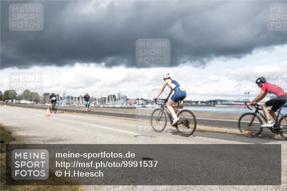 16.08.2026 - KN Förde Triathlon 2026 H.Heesch http://msf.ph/oto/9991537 16.08.2026 13:21:08 Radfahren 572, 596, 729, 747 meine-sportfotos.de