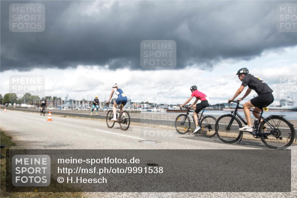 16.08.2026 - KN Förde Triathlon 2026 H.Heesch http://msf.ph/oto/9991538 16.08.2026 13:21:09 Radfahren 572, 596, 747 meine-sportfotos.de