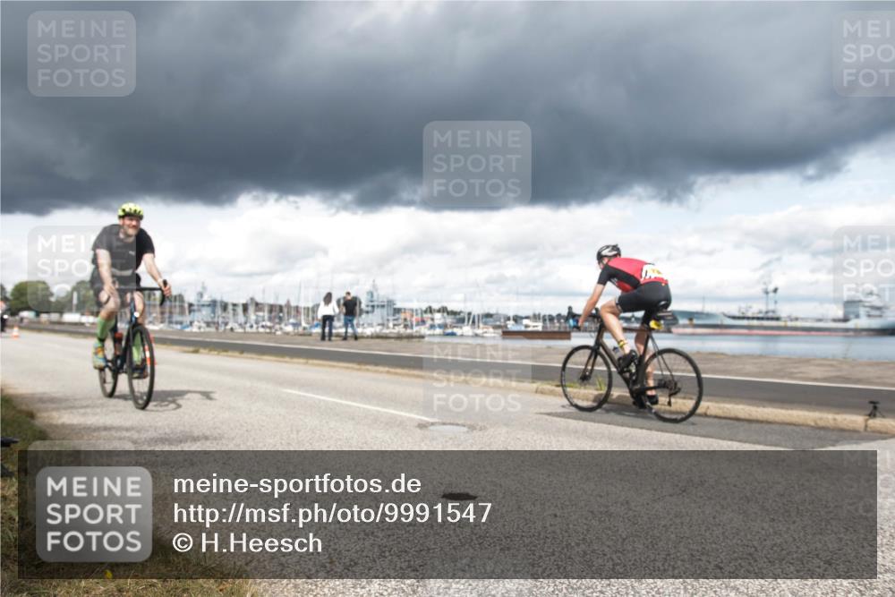 16.08.2026 - KN Förde Triathlon 2026 H.Heesch http://msf.ph/oto/9991547 16.08.2026 13:21:44 Radfahren 595, 704, 705, 730 meine-sportfotos.de