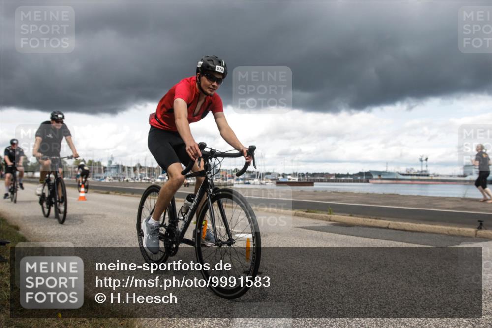 16.08.2026 - KN Förde Triathlon 2026 H.Heesch http://msf.ph/oto/9991583 16.08.2026 13:23:49 Radfahren 517, 535, 545, 578, 581, 589, 729, 746 meine-sportfotos.de