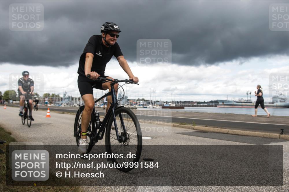 16.08.2026 - KN Förde Triathlon 2026 H.Heesch http://msf.ph/oto/9991584 16.08.2026 13:23:49 Radfahren 517, 535, 545, 578, 581, 589, 729, 746 meine-sportfotos.de