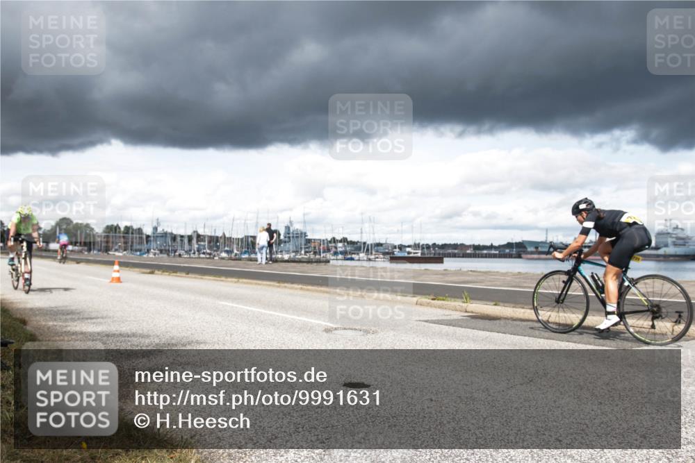 16.08.2026 - KN Förde Triathlon 2026 H.Heesch http://msf.ph/oto/9991631 16.08.2026 13:26:36 Radfahren 715, 742 meine-sportfotos.de