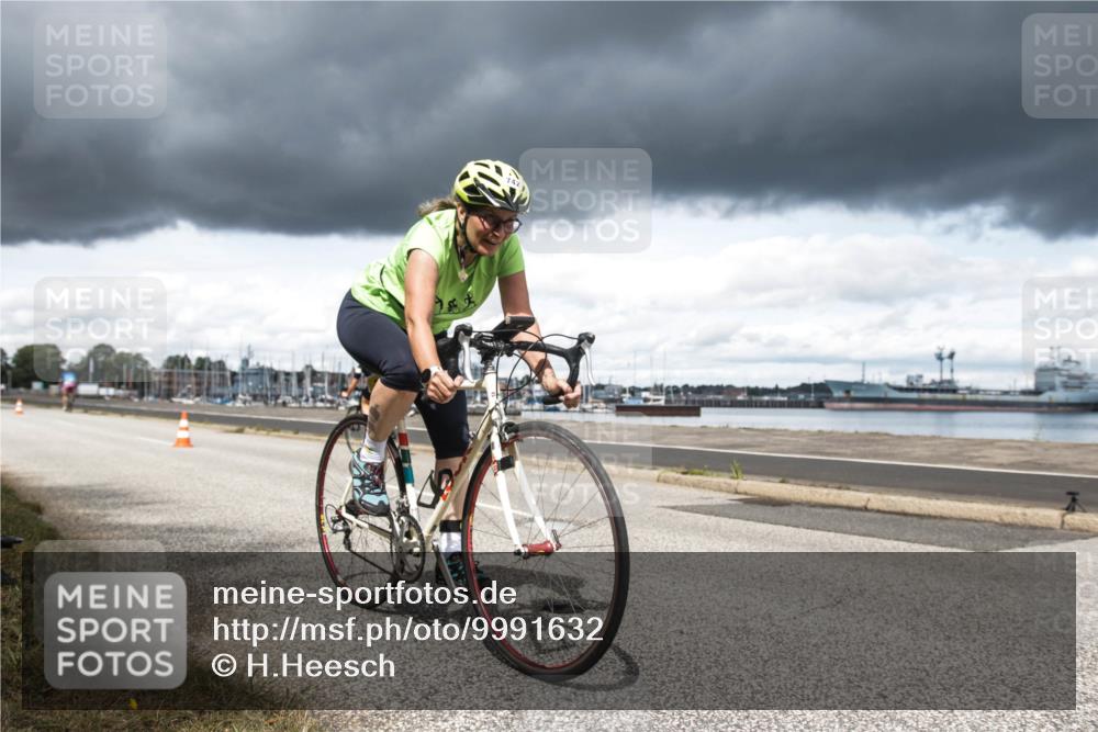 16.08.2026 - KN Förde Triathlon 2026 H.Heesch http://msf.ph/oto/9991632 16.08.2026 13:26:37 Radfahren 715, 742 meine-sportfotos.de