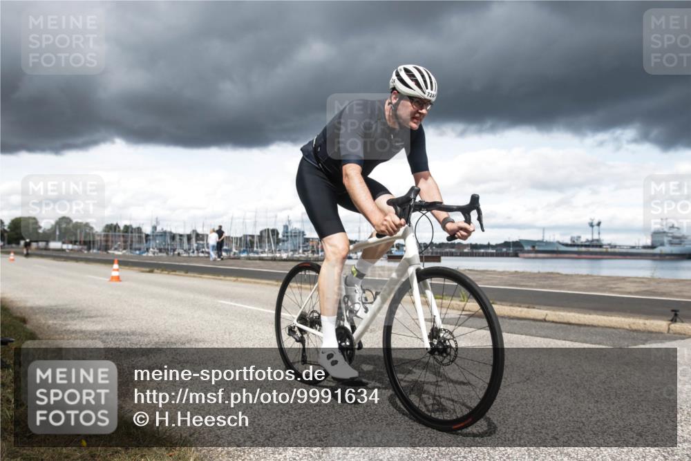 16.08.2026 - KN Förde Triathlon 2026 H.Heesch http://msf.ph/oto/9991634 16.08.2026 13:26:40 Radfahren 566, 715 meine-sportfotos.de