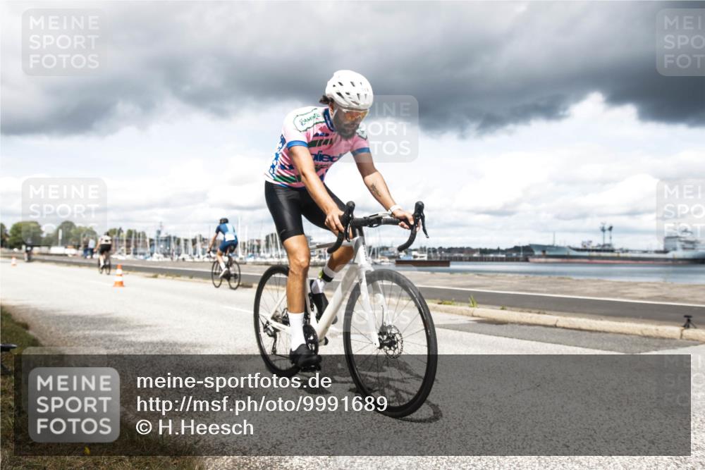 16.08.2026 - KN Förde Triathlon 2026 H.Heesch http://msf.ph/oto/9991689 16.08.2026 13:33:18 Radfahren  meine-sportfotos.de