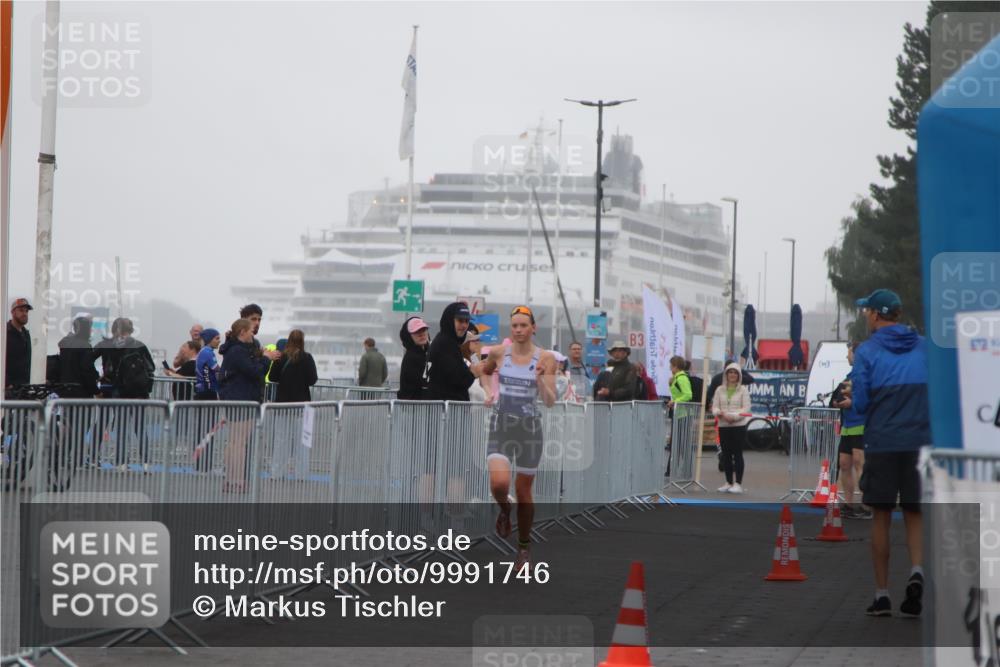 16.08.2026 - KN Förde Triathlon 2026 Markus Tischler http://msf.ph/oto/9991746 16.08.2026 09:50:14 Ziel  meine-sportfotos.de