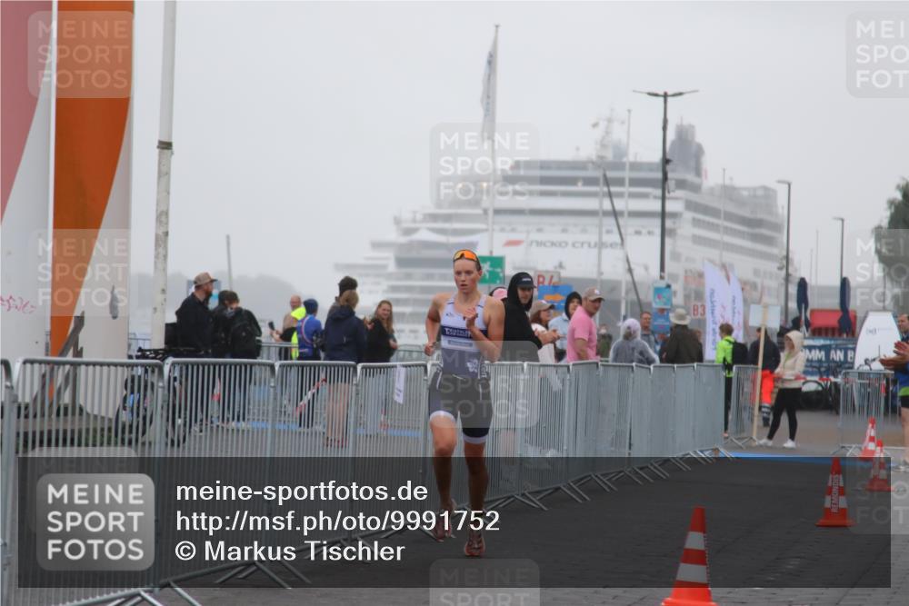 16.08.2026 - KN Förde Triathlon 2026 Markus Tischler http://msf.ph/oto/9991752 16.08.2026 09:50:15 Ziel  meine-sportfotos.de