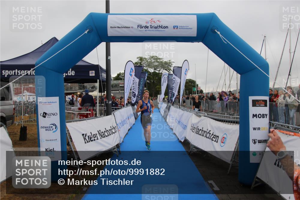 16.08.2026 - KN Förde Triathlon 2026 Markus Tischler http://msf.ph/oto/9991882 16.08.2026 10:13:35 Ziel 105, 105 meine-sportfotos.de