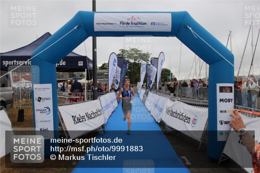 16.08.2026 - KN Förde Triathlon 2026 Markus Tischler http://msf.ph/oto/9991883 16.08.2026 10:13:35 Ziel 105, 105 meine-sportfotos.de
