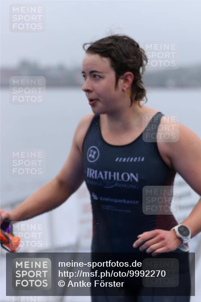 16.08.2026 - KN Förde Triathlon 2026 Antke Förster http://msf.ph/oto/9992270 16.08.2026 09:08:26 Schwimmen 102, 104, 105, 537 meine-sportfotos.de