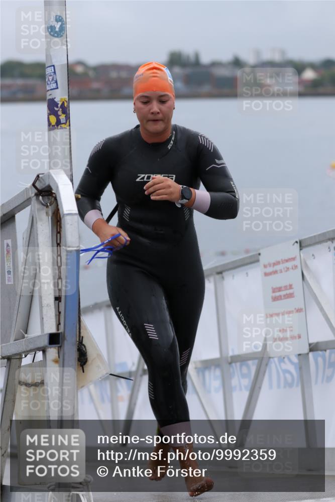 16.08.2026 - KN Förde Triathlon 2026 Antke Förster http://msf.ph/oto/9992359 16.08.2026 09:12:04 Schwimmen 142, 127, 141, 146 meine-sportfotos.de