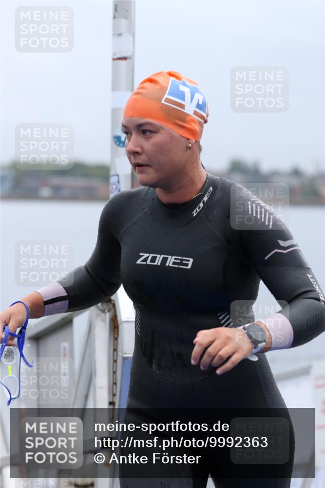 16.08.2026 - KN Förde Triathlon 2026 Antke Förster http://msf.ph/oto/9992363 16.08.2026 09:12:05 Schwimmen 142, 127, 141, 146 meine-sportfotos.de