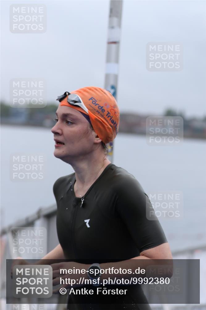 16.08.2026 - KN Förde Triathlon 2026 Antke Förster http://msf.ph/oto/9992380 16.08.2026 09:12:41 Schwimmen 127, 129, 130, 143, 160 meine-sportfotos.de
