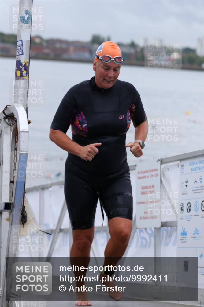 16.08.2026 - KN Förde Triathlon 2026 Antke Förster http://msf.ph/oto/9992411 16.08.2026 09:13:35 Schwimmen 108, 124, 131, 120, 123, 148, 185 meine-sportfotos.de