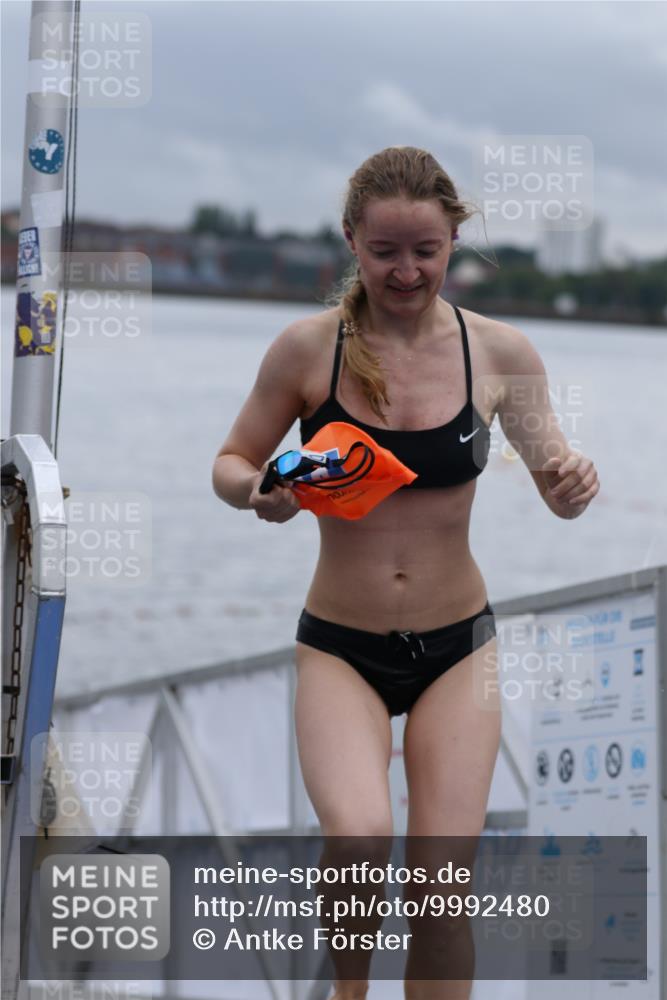 16.08.2026 - KN Förde Triathlon 2026 Antke Förster http://msf.ph/oto/9992480 16.08.2026 09:15:07 Schwimmen 145, 147, 153, 158, 159, 135, 145, 150, 153 meine-sportfotos.de