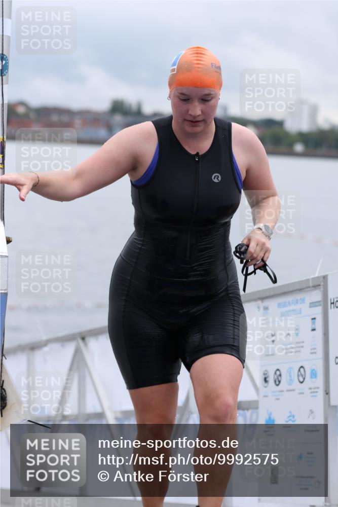 16.08.2026 - KN Förde Triathlon 2026 Antke Förster http://msf.ph/oto/9992575 16.08.2026 09:17:40 Schwimmen 103, 139, 166, 172, 174, 186, 187, 126, 156, 171, 174, 176, 190, 191, 197 meine-sportfotos.de