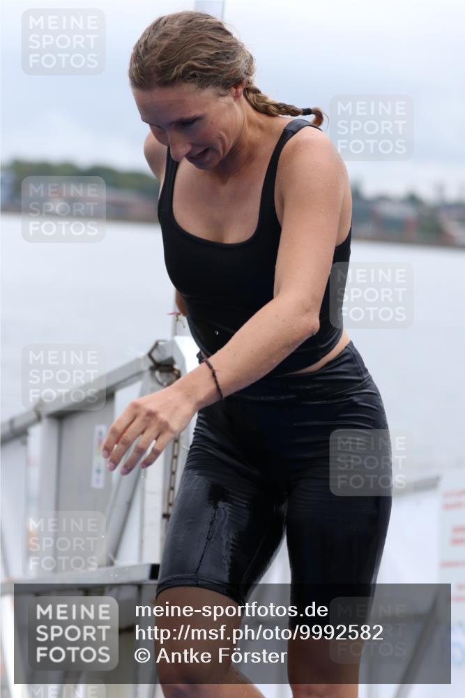 16.08.2026 - KN Förde Triathlon 2026 Antke Förster http://msf.ph/oto/9992582 16.08.2026 09:17:44 Schwimmen 103, 139, 172, 174, 187, 126, 156, 171, 176, 190, 191, 197 meine-sportfotos.de
