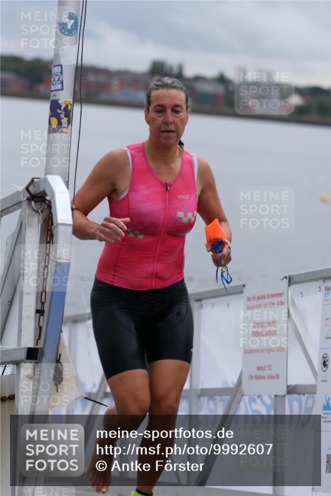 16.08.2026 - KN Förde Triathlon 2026 Antke Förster http://msf.ph/oto/9992607 16.08.2026 09:18:13 Schwimmen 126, 156, 163, 171, 176, 190, 191, 178, 189, 192, 203 meine-sportfotos.de