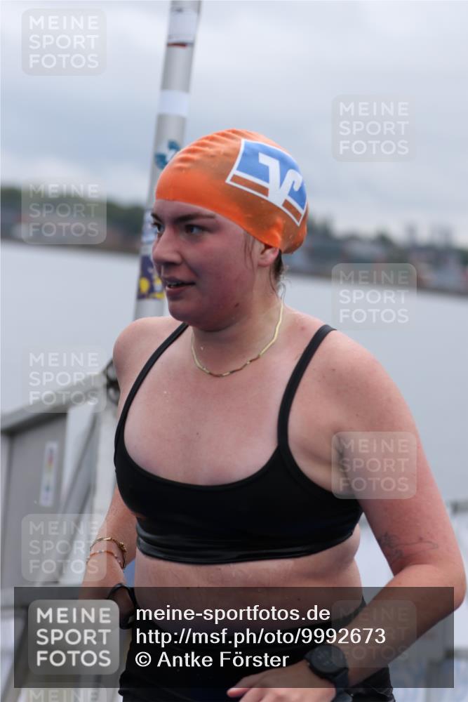 16.08.2026 - KN Förde Triathlon 2026 Antke Förster http://msf.ph/oto/9992673 16.08.2026 09:19:16 Schwimmen 164, 184, 194, 195, 198, 205, 212, 225, 181, 184, 201, 204, 211 meine-sportfotos.de