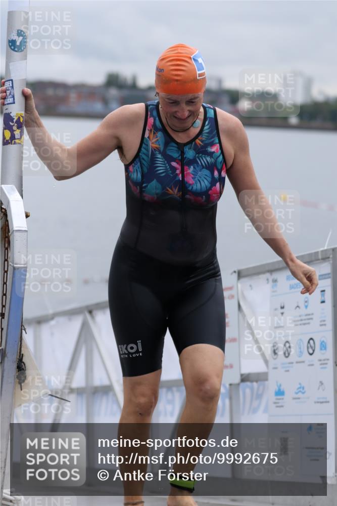 16.08.2026 - KN Förde Triathlon 2026 Antke Förster http://msf.ph/oto/9992675 16.08.2026 09:19:23 Schwimmen 184, 194, 195, 205, 211, 212, 225, 181, 201, 204 meine-sportfotos.de