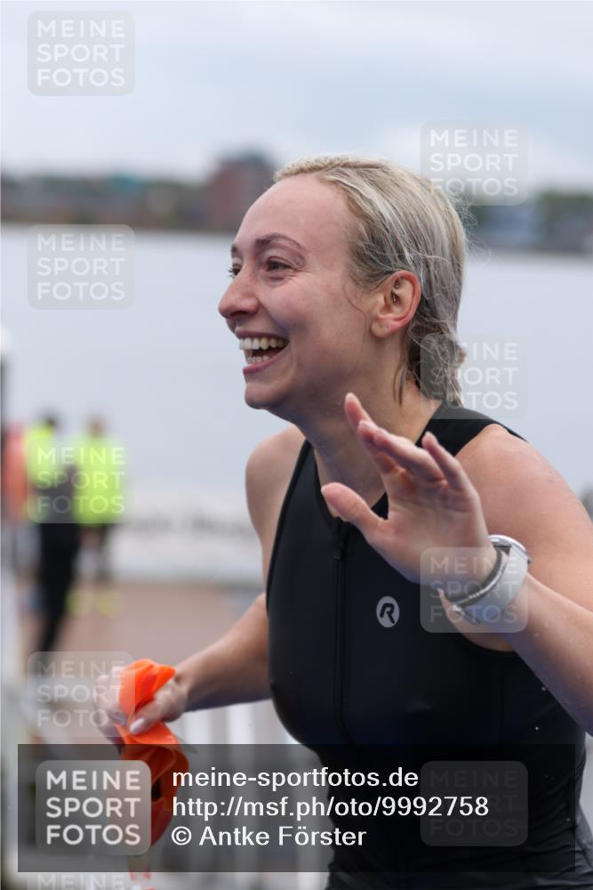 16.08.2026 - KN Förde Triathlon 2026 Antke Förster http://msf.ph/oto/9992758 16.08.2026 09:21:40 Schwimmen 213, 235, 248, 188, 202, 215, 229, 242 meine-sportfotos.de