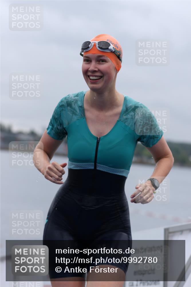 16.08.2026 - KN Förde Triathlon 2026 Antke Förster http://msf.ph/oto/9992780 16.08.2026 09:22:02 Schwimmen 188, 202, 215, 229, 235, 216, 217, 232, 242 meine-sportfotos.de