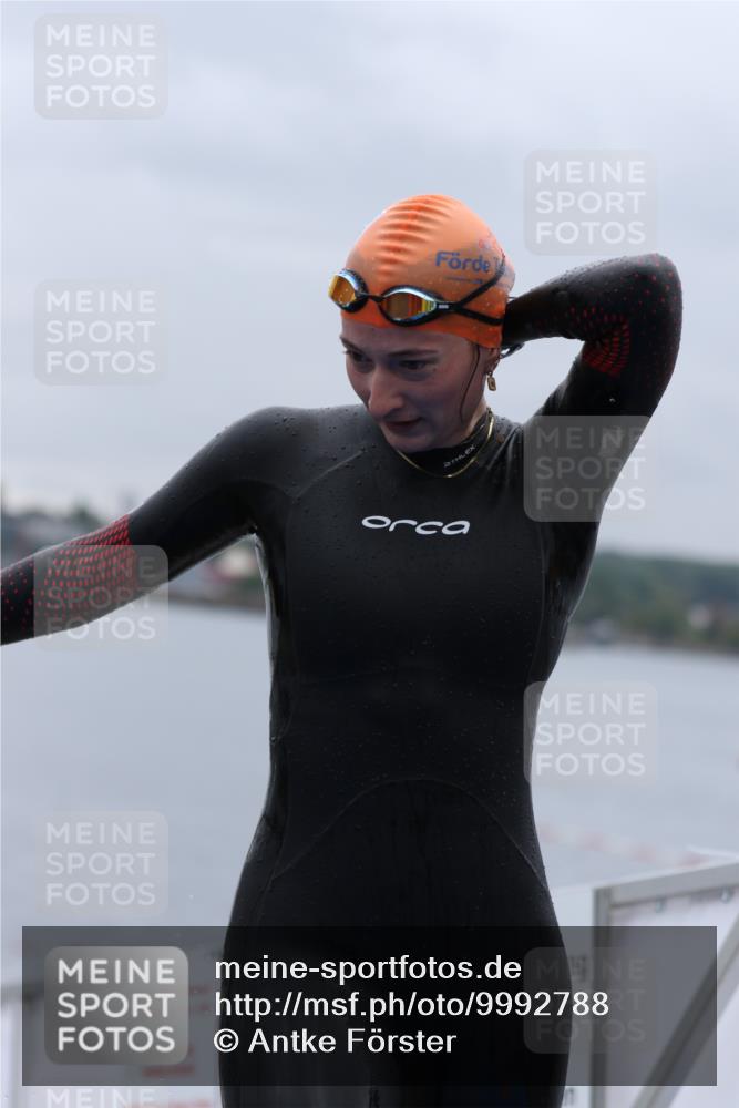 16.08.2026 - KN Förde Triathlon 2026 Antke Förster http://msf.ph/oto/9992788 16.08.2026 09:22:06 Schwimmen 188, 202, 215, 217, 229, 242, 216, 217, 232 meine-sportfotos.de