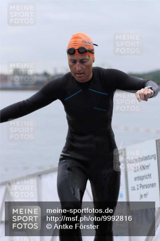 16.08.2026 - KN Förde Triathlon 2026 Antke Förster http://msf.ph/oto/9992816 16.08.2026 09:22:43 Schwimmen 182, 216, 219, 241, 258 meine-sportfotos.de
