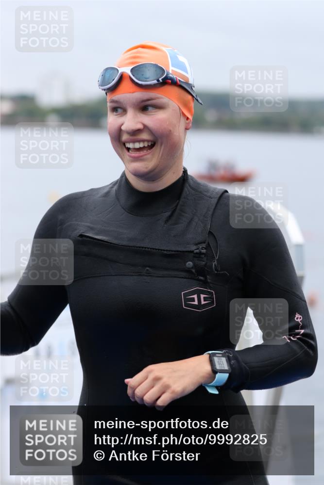 16.08.2026 - KN Förde Triathlon 2026 Antke Förster http://msf.ph/oto/9992825 16.08.2026 09:23:04 Schwimmen 182, 258, 223, 236, 240, 258 meine-sportfotos.de