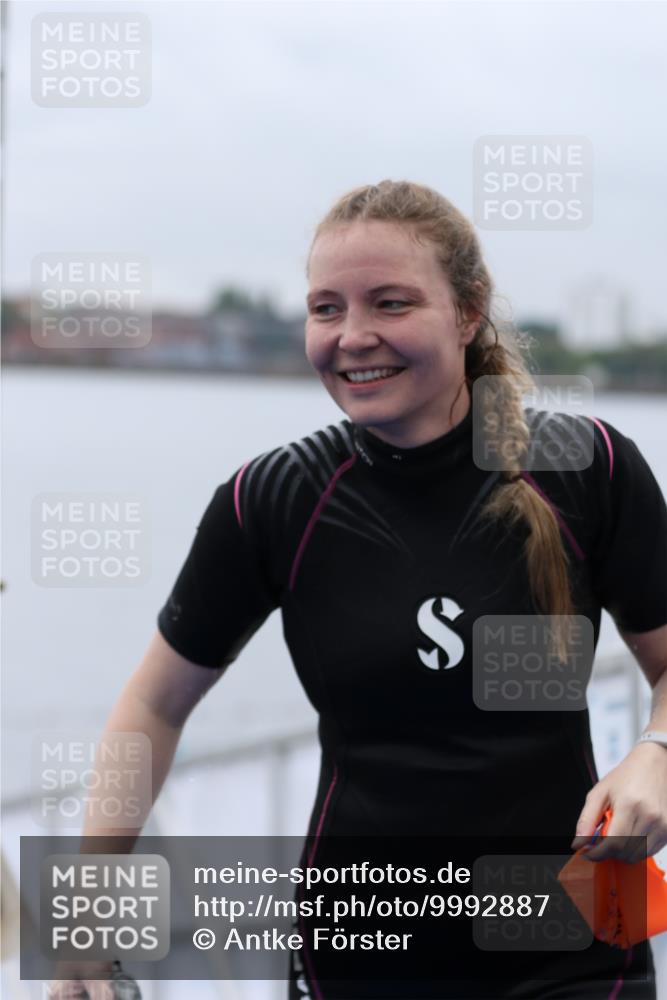16.08.2026 - KN Förde Triathlon 2026 Antke Förster http://msf.ph/oto/9992887 16.08.2026 09:24:27 Schwimmen 238, 244, 251, 228 meine-sportfotos.de