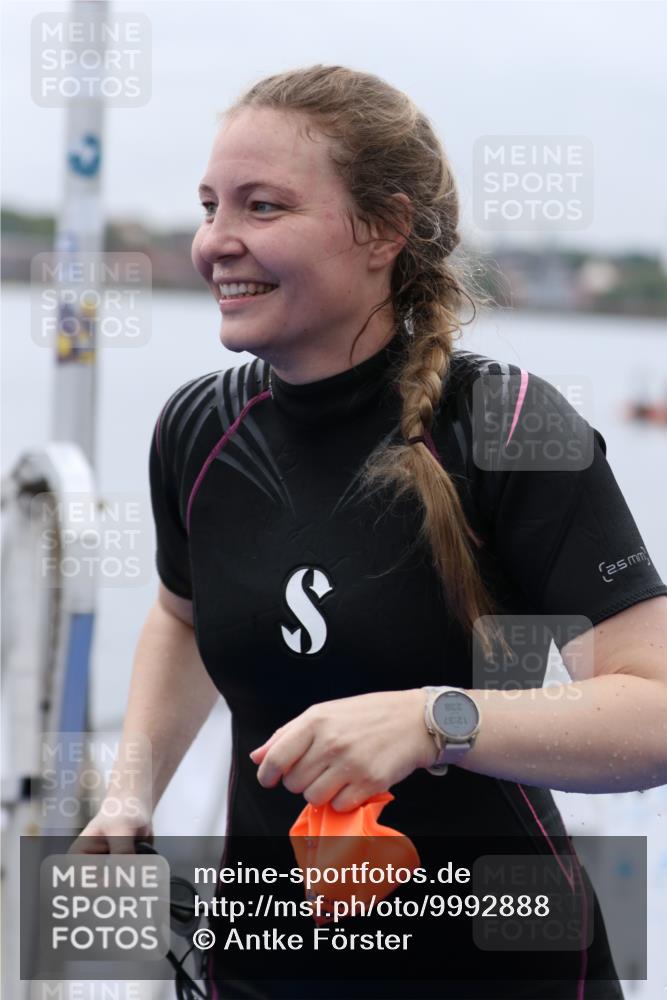 16.08.2026 - KN Förde Triathlon 2026 Antke Förster http://msf.ph/oto/9992888 16.08.2026 09:24:28 Schwimmen 238, 244, 251, 228 meine-sportfotos.de