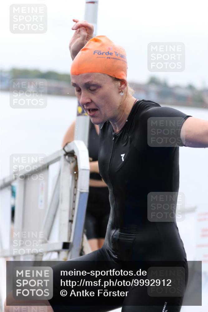 16.08.2026 - KN Förde Triathlon 2026 Antke Förster http://msf.ph/oto/9992912 16.08.2026 09:25:02 Schwimmen 227, 228, 245, 255, 805, 224, 243, 254, 255 meine-sportfotos.de