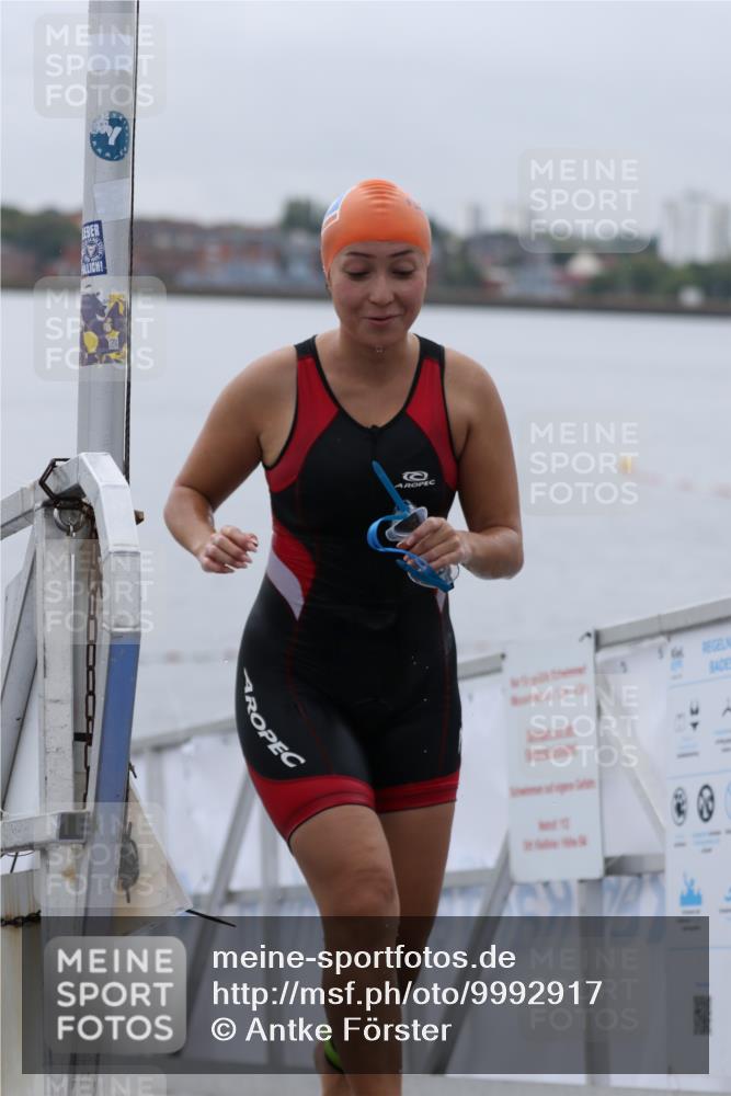 16.08.2026 - KN Förde Triathlon 2026 Antke Förster http://msf.ph/oto/9992917 16.08.2026 09:25:07 Schwimmen 227, 243, 245, 255, 805, 224, 243, 254, 262 meine-sportfotos.de