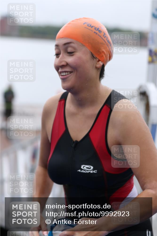 16.08.2026 - KN Förde Triathlon 2026 Antke Förster http://msf.ph/oto/9992923 16.08.2026 09:25:09 Schwimmen 227, 243, 245, 255, 805, 224, 254, 262 meine-sportfotos.de