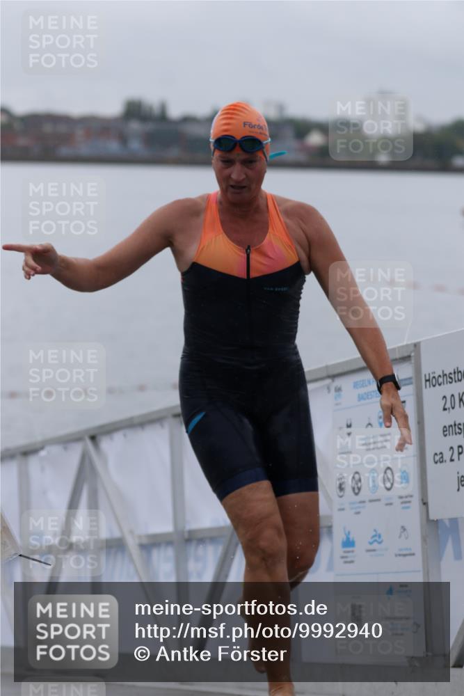 16.08.2026 - KN Förde Triathlon 2026 Antke Förster http://msf.ph/oto/9992940 16.08.2026 09:25:55 Schwimmen 261, 265, 268 meine-sportfotos.de