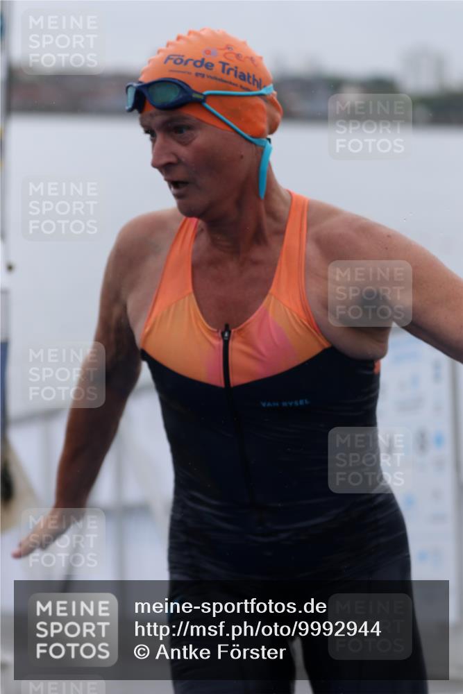 16.08.2026 - KN Förde Triathlon 2026 Antke Förster http://msf.ph/oto/9992944 16.08.2026 09:25:56 Schwimmen 261, 261, 265, 268 meine-sportfotos.de