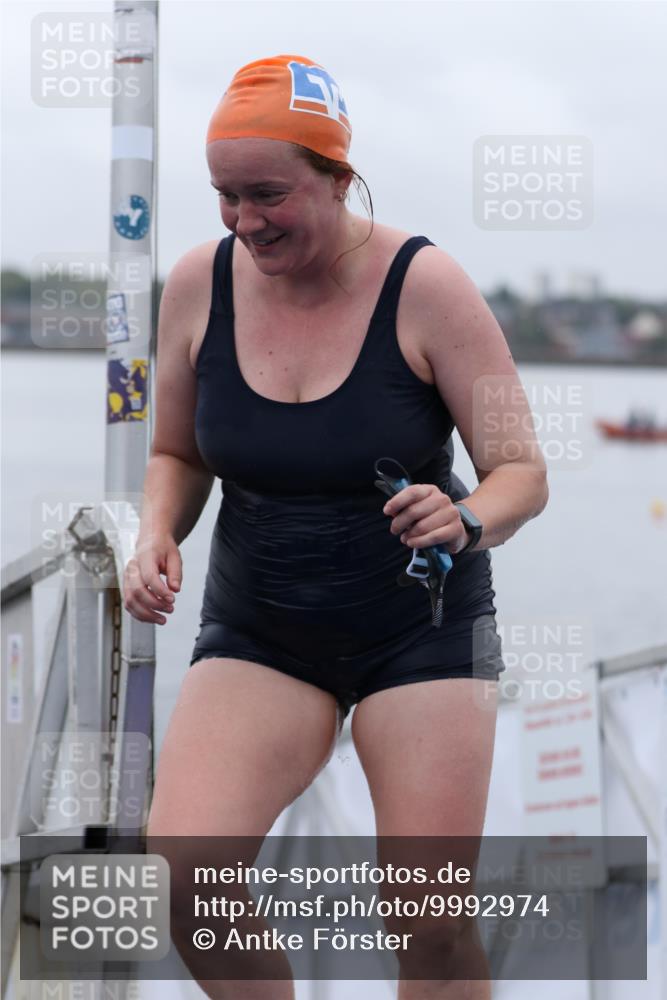 16.08.2026 - KN Förde Triathlon 2026 Antke Förster http://msf.ph/oto/9992974 16.08.2026 09:27:01 Schwimmen 247, 250, 253, 253, 263, 264, 266 meine-sportfotos.de