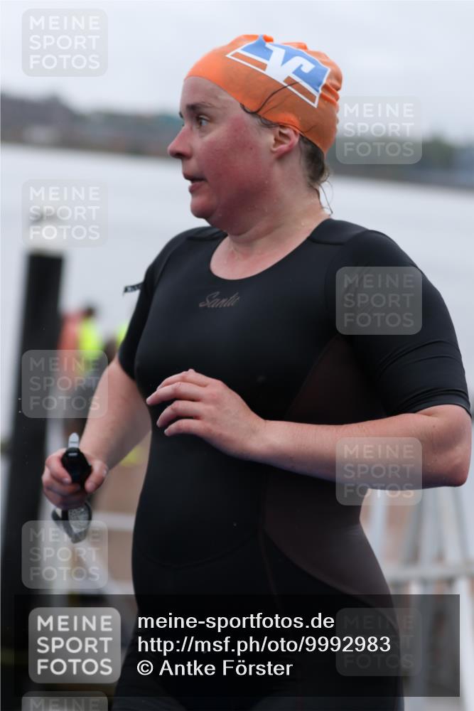 16.08.2026 - KN Förde Triathlon 2026 Antke Förster http://msf.ph/oto/9992983 16.08.2026 09:27:08 Schwimmen 253, 264, 263, 266 meine-sportfotos.de